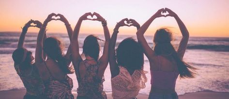 Five girls celebrating Galentine's Day and friendship at the beach National Girlfriend Day, Girlfriends Day, Friendship Photography, Squad Pictures, Squad Photos, Five Friends, Best Friend Drawings, Raising Girls, Girl Friendship