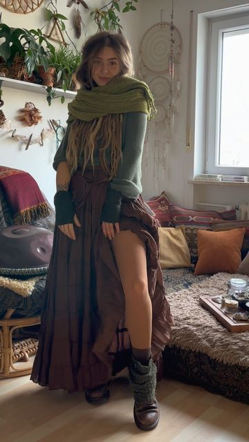 Woodland Outfit Women, Layered Fantasy Outfit, Layered Cottagecore Outfit, Forest Dweller Clothes, Natural Tone Outfits, Flowy Earthy Outfits, Earth Witch Fashion, Dress With Layers Outfits, Earthy Fantasy Outfits