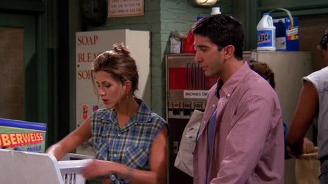 #FriendsTVShow #RossGeller #RachelGreen Ross And Rachel Vegas, Rachel And Joey Kiss, Annoying Girlfriend, Friends Season 1, Fathers Rights, Norman Mailer, Mean Friends, Ross And Rachel, David Schwimmer