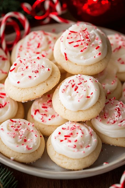 Jimmy Johns Chocolate Peppermint Cookie, Peppermint Shortbread, Peppermint Christmas Cookies, Soft Batch Cookies, Peppermint Cookie, Soft Batch, Christmas Cookies And Candy, Bakery Catering, Christmas Dip