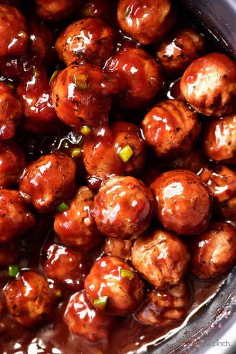 Recipes With Cranberry Sauce, Recipes With Cranberry, Meatball Appetizer Recipes, Spicy Meatballs Recipe, Spicy Cranberry Sauce, Cocktail Meatball Recipes, Slow Cooker Red Beans, Meatball Appetizer, Cranberry Jalapeño