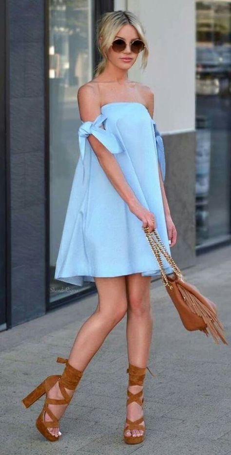 Pretty blue off the shoulder dress with cute tan shoes and handbag. Outfit Trends, Off The Shoulder Dress, Looks Chic, Maxi Skirts, Inspired Outfits, Spring Summer Outfits, Outfits Casuales, Playsuit, Look Fashion