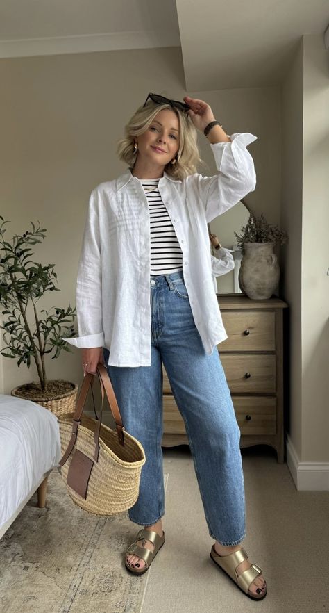 Green Linen Button Up Shirt Outfit, Tunic Style Outfits, Wide Leg Jean Summer Outfit, Fashion For Women In Their 50s, Jeans And Linen Shirt Outfit, Errands Day Outfit, Older Woman Style Over 50, Spring 2024 Teacher Outfits, Mid Size Trousers Outfit