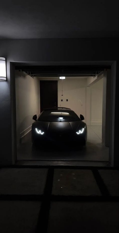 Millionaire Lifestyle Luxury, Aventador Lamborghini, Million Dollar House, Lamborghini Veneno, Classy Cars, Lamborghini Gallardo, Lamborghini Huracan, Rich Life, Luxury Suv