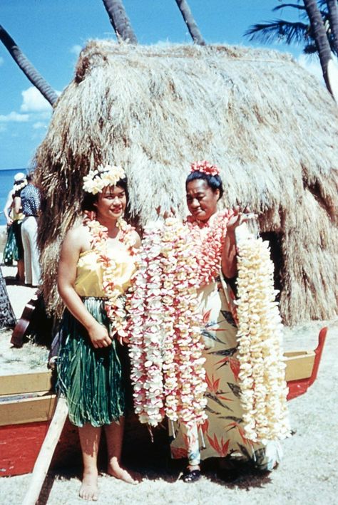 Hawaiian Wahine Waikiki Honolulu Hawaii Royal Hawaiian Hotel, Hawaiian History, Trip To Maui, Beachy Room, Honolulu Oahu, Hawaiian Lei, Hula Dance, Vintage Aloha, Polynesian Culture