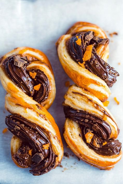 Chocolate and orange twists Chocolate Orange Croissant, Chocolate And Orange Desserts, Chocolate Orange Desserts, Candied Oranges, Chocolate Rolls, Orange Sweet Rolls, Orange Butter, Cookie Contest, Orange Dessert