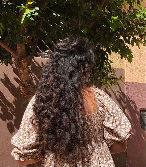 Long Flowy Hair, Hair Tree, Flowy Hair, Flowy Dress, Curly Hair, Summer Dress, Dreadlocks, Long Hair Styles, Summer Dresses