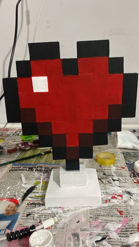 Minecraft Gift Ideas For Boyfriend, Minecraft Cube Art, Minecraft Cardboard Crafts, Minecraft Wooden Block Crafts, Wooden Cube Crafts, Diy Painting For Boyfriend, Minecraft Block Art, Diy Minecraft Decorations, Minecraft Heart