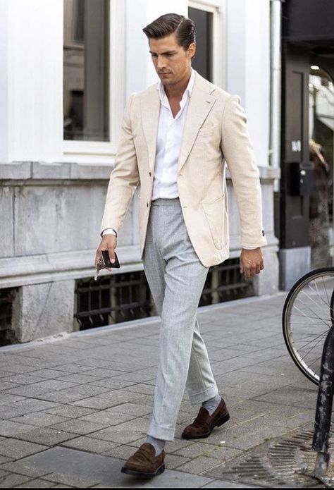 Street style that set trends, unique garments that you will find in Luxury & Vintage Madrid, the best selection vintage and contemporary clothing from the top luxury brands- Express shipping worldwide Blazer Outfits Men, Khaki Blazer, Italy Summer, Tan Blazer, Beige Blazer, Blazer Outfit, Beige Jacket, Mode Casual, Summer Suits