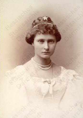 Empress Alexandra Photos #4 Grand Duchess Anastasia, House Of Romanov, Romanov Dynasty, Tsar Nicholas Ii, Tsar Nicholas, Royal Tiaras, Romanov Family, Russian History, Princess Alexandra