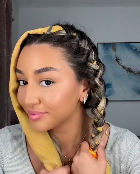 1.2M views · 17K reactions | Scarf hair hack | Perfect heatless curls! 😍🙌 | By Tyla | This is the ultimate hair curling hack and all you need is a scarf. Sarah is showing her followers how to achieve next level curls by platting a scarf through her hair. It's time to remove the scarf and just look at the results. Perfect curls that are so easy to achieve. How To Curl Your Hair With A Scarf, How To Curl Hair With Scarf, Heatless Curls Overnight Scarf, Scarf Heatless Curls, Scarf Curls Overnight, Scarf Curls, Bandana Curls, Scarf Wrap Styles, Sock Curls