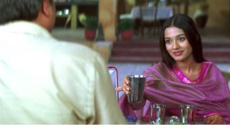 Amrita Rao Aesthetic, Poonam Vivah Movie, Amrita Rao Vivah, Desi Y2k, Vivah Movie, Hindu Aesthetic, Gym Girlie, 90s Bollywood Fashion, Aubrey Hepburn