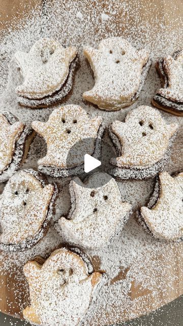 Jacqui Saldaña Simple Recipes on Instagram: "Puff Pastry Ghosts 👻 With just 3 ingredients these cuties come together so quick for a perfect and easy treat! A must bake this Spooky Season! #halloween #dessert #recipe 

Nutella Puff Pastries - On a floured surface roll out two sheets of puff pastry. Spread 1 1/4 cup of Nutella OR regular chocolate spread on one sheet of puff pastry. Gently add the second sheet of puff pastry on top. Use any cookie cutter shape you like to cut out shapes. Place them on a baking sheet lined with parchment paper. Whisk one egg with two tablespoons of water. Brush each one with the egg wash. Bake at 400 degrees for 15 minutes or until puffed up and golden brown. Once they cool, sprinkle with powdered sugar and enjoy!" Halloween Recipes Simple, Nutella Halloween Recipes, Ghost Dinner Ideas, Ghost Puff Pastry, Nutella Halloween Treats, Puff Pastry Ghosts, Halloween Pastries Desserts, Nutella And Puff Pastry Recipes, Puff Pastry Halloween Recipes