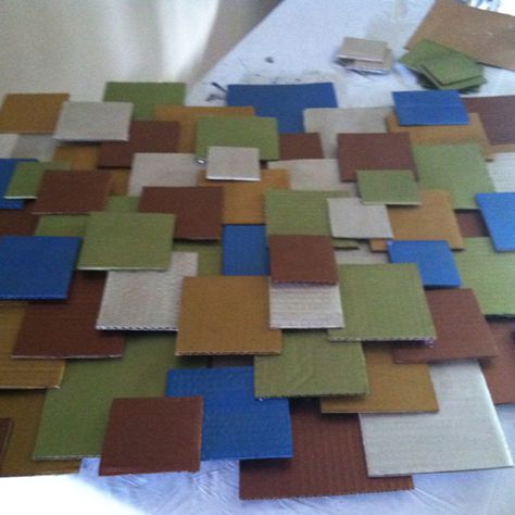 cardboard mosaic inspiration - would look nice with a coat of clear crackle and tinted glaze Cardboard Mosaic, Art With Cardboard, Kids Crafts Organization, Chaturthi Decoration, Craft Cardboard, Cardboard Wall, Cardboard Projects, Cardboard Diy, Paper Mosaic