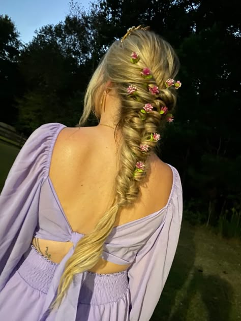 Rupunzle Braid, Rapanzul Hairstyle, Repunzal Hair Braid, Rapunzel Hair Flowers, Rapunzel Themed Hairstyle, Rupunzle Hairstyle, Rapunzel Hair Inspiration, Rupunzle Hair, Rapunzel Braid Hairstyle