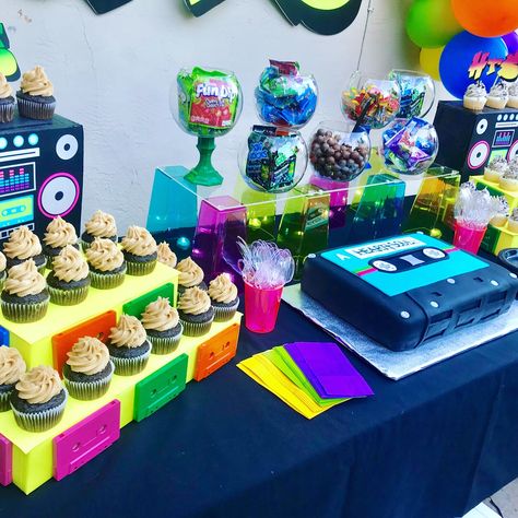 90’s desert table ideas! 80s Theme Dessert Table, 90s Party Table Decor, 90s Theme Dessert Table, 90s Table Decor, 90s Dessert Table, 90s Table Decorations, 90's Theme Centerpieces, Desert Table Ideas Birthday, 90s Centerpiece Ideas