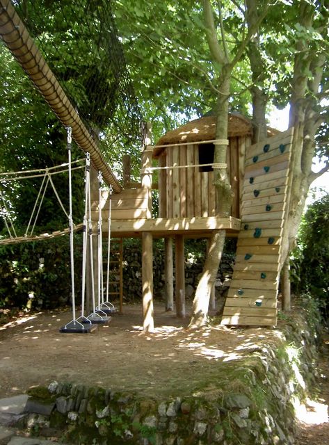 Tree House Playground, Play Area Garden, Backyard Fort, Kids Tree, Play Area Backyard, Outdoor Play Spaces, Tree House Plans, Tree Fort, Tree House Diy