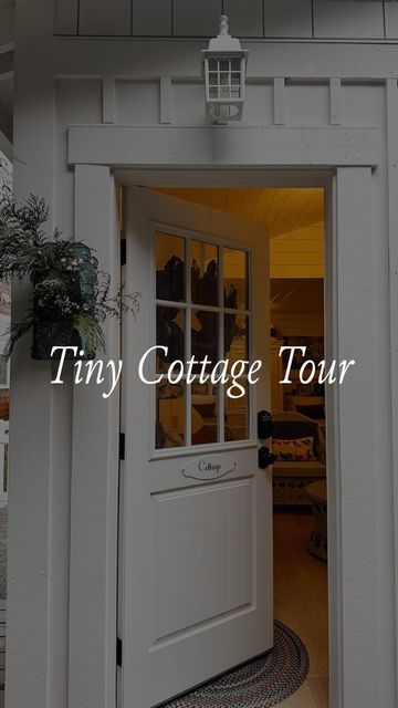 Cottage Core Tiny House Interior, Small Cottage Homes Interior, Dream Cottage Interior, Tiny Cottage Interior, Cottage Homes Interior, Small Cottage Interiors, Small Cottage Ideas, Cottages Interiors, Cottage Resort