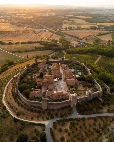 Italian Chateau, Medieval Fortress, Cobblestone Streets, Italian Heritage, Tuscany Italy, Step Back, Back In Time, Travel Journal, Beautiful World