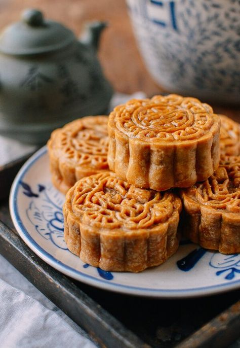 Ham & Nut Mooncake Recipe, by thewoksoflife.com Gorgeous Desserts, Chinese Moon Cake, Chinese Desserts, Mooncake Recipe, Mooncake Festival, Asian Sweets, Moon Cakes, Salted Egg Yolk, Moon Festival