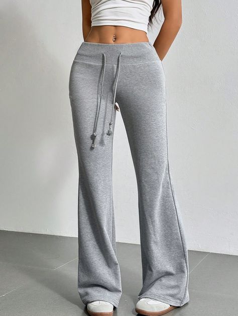 SHEIN EZwear Drawstring Waist Flare Leg Sweatpants For Summer Outdoor ActivitiesI discovered amazing products on SHEIN.com, come check them out! Plus Size Women Casual, Flared Sweatpants, Casual Sweatpants, Flared Pants, Kids Pants, Inspiration Mode, Kids Sleepwear, Grey Fashion, Knitwear Women