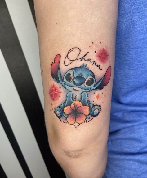 Stitch And Sunflower Tattoo, Ohana Tattoo With Stitch, Stitch With Flowers Tattoo, Colorful Mom Tattoos, Lili And Stitch Tattoo, Neotraditional Disney Tattoo, Leo And Stitch Tattoo, Disney Tattoos Stitch, Stitch Flower Tattoo