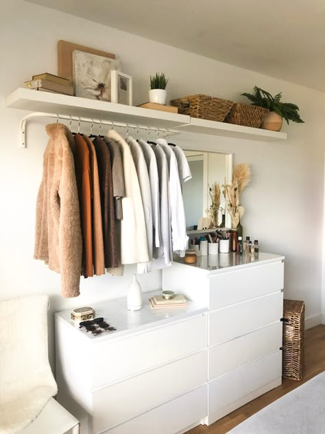 Natural vibes, natural tones, zen bedroom. Zen vibes, warm colors, ikea malm, dresser. Small Walk In Closet Ideas Aesthetic, Closet In Room Bedrooms, Open Wardrobe Ideas Small Spaces Bedrooms, Ikea Malm Wardrobe, Mulig Ikea Ideas, Above Dresser Storage Ideas, Small Closet Dresser, Closet In Small Room, Closet Floor Storage Ideas