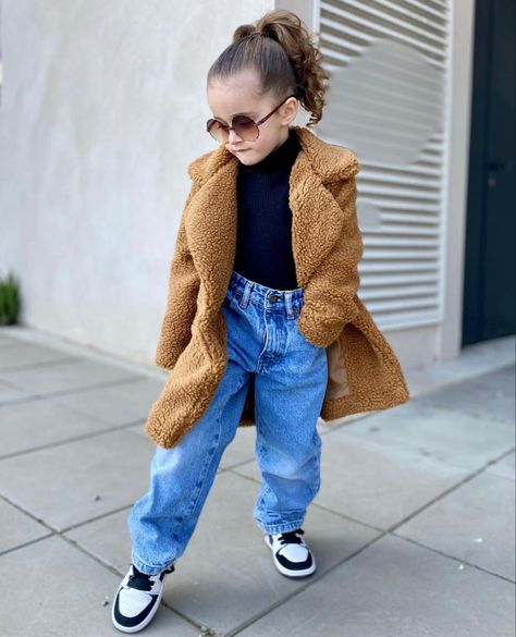 • . l i t t l e o n e s . • insta pin #children #kids #cutekids #babies #cutebabies #fashion #babyfashion #kidsfashion #childrenfashion #winterfashion #winteroutfits #springfashion #springoutfits #summerfashion #summeroutfits #fallfashion #falloutfits #kidsoutfits #babyoutfits #style #childrenofstyle #kidsoutfits #kidsootd #winterfashion #coldweather #coats #march #stpatricksday #lucky Winter New York Outfits, New York Winter Outfit, York Outfits, Kids Street Style, Girls Fall Fashion, Girls Winter Fashion, New York Fits, New York Outfits, Girls Style