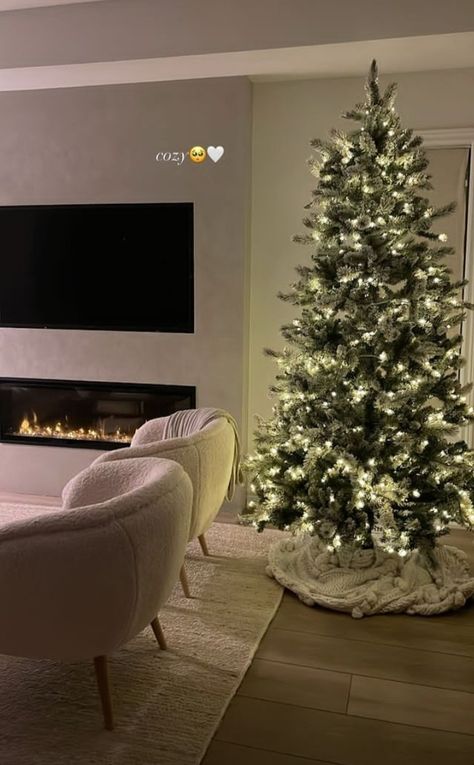 Apt Christmas Decor, White Christmas Apartment Decor, Christmas Tree Ideas Small Apartment, Basement Christmas Tree, Decorating Apartment For Christmas, Classy Christmas Decor Ideas, Christmas Aesthetic Apartment, Loft Christmas Decor, Christmas Tree Placement In Living Room