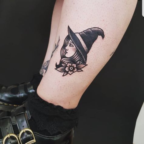 American Traditional Witch Tattoo, Witch Tattoo Traditional, Witch Pin Up Tattoo, Traditional Witch Tattoo, Traditional Poppy Tattoo, Wicca Tattoo, Marine Tattoo, Hat Tattoo, Traditional Black Tattoo