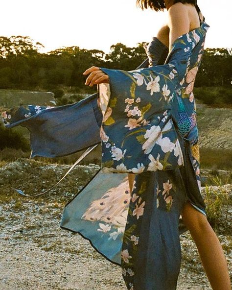 Rise and shine. The Spell Waterfall kimono robe is here!  #love #photooftheday #outfitoftheday #style #maui #driftwoodmaui #styleoftheday #ootd #look #fashionstyle #currentlywearing #outfitinspiration #fashiongoals #fwis #todayiwore #lovethislook #whatiwore #fashionista #streetstyle #stylish #womensfashion #instastyle #fashiondiaries #styleinspo #wiwt #waterfallkimono #spellandthegypsycollective #spellbyronbay #spelldesigns Bohemian Robes, Boho Robes, Maxi Kimono, Bohemian Kimono, Beach Kimono, Boho Beauty, Boho Kimono, Long Kimono, Vintage Floral Print