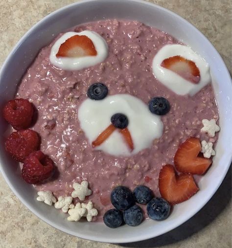 Cute Oatmeal, Aesthetic Bear, Play Computer, Porridge Bowl, Meal Breakfast, Breakfast Porridge, Clean Snacks, Strawberries Blueberries, Very Berry