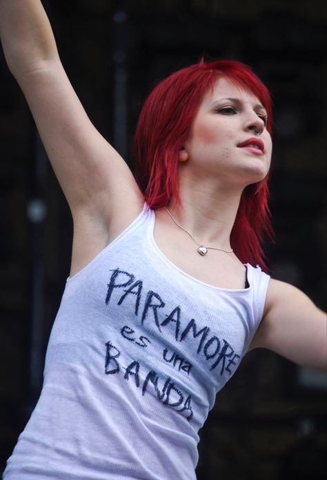 hayley williams from paramore. riot! era Danielle Haim, Hayley Wiliams, Haley Williams, Hayley Paramore, Emo Band, Taylor York, Paramore Hayley Williams, Pretty Faces, Hayley Williams