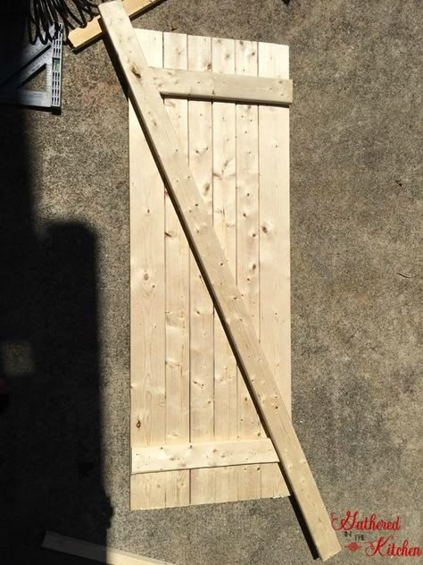 Reban Ayam, Making Barn Doors, Building A Barn Door, Diy Sliding Barn Door, Family Room Walls, Diy Barn, Home Remodeling Diy, Diy Barn Door, Diy Remodel