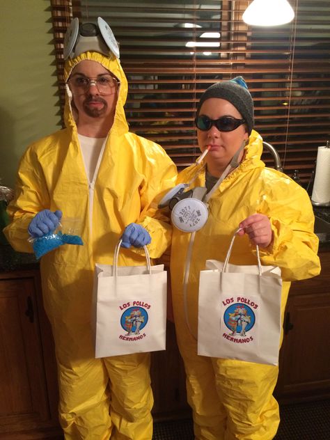 Breaking Bad Breaking Bad Halloween Costume, Breaking Bad Halloween, Unique Halloween Costumes For Couples, Breaking Bad Costume, Worst Costume, Epic Halloween Costumes, Costumes For Couples, Halloween Costumes To Make, Clever Halloween Costumes