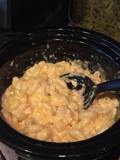 Mac And Cheese Aesthetic, Cheese Aesthetic, Dinner Homemade, Making Dinner, Mouth Watering Food, Crock Pot Cooking, Food Goals, Food Cravings, Mac And Cheese