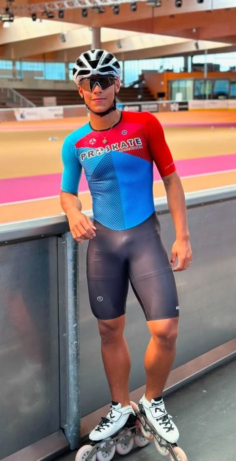 The nicest bulges and VPL’s Cycling Wear Men, Mens Cycling Outfit, Cycling Apparel Men, Mens Cycling Clothes, Cycling Lycra, Cycling Attire, Cycling Men, Mens Running Tights, Clothes Sport