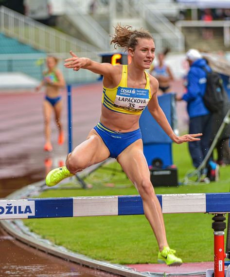 Radana Lapáčková • 2023 Czech Championships U20 (Prague) #steeplechase #athletics Athletics Track, Field Athletes, Track And Field Athlete, Fitness Photoshoot, Figure Reference, Athletic Girls, High Jump, Running Socks, Socks For Women