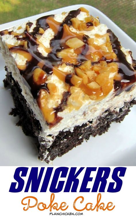 Snickers Poke Cake Recipe - chocolate cake, caramel, whipped cream, peanuts and chocolate sauce - OMG! There is NEVER any left! People go nuts over this cake!! Snickers Poke Cake, Poke Cake Recipes Chocolate, Chocolate Cake Caramel, Caramel Whipped Cream, Delight Dessert, Pineapple Delight, Snickers Cake, Poke Cake Recipe, Dessert Simple