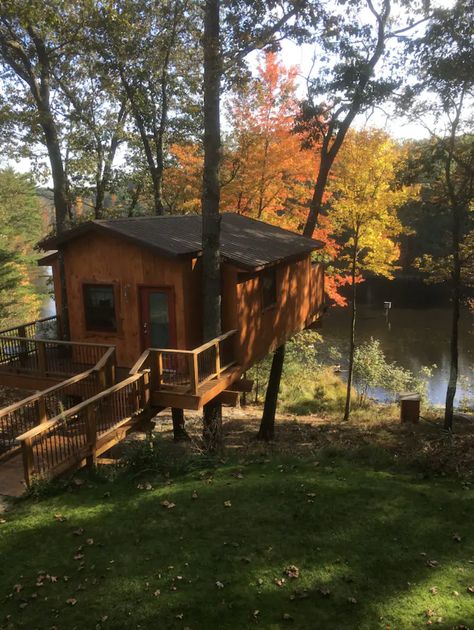 15 Treehouse Rentals in Michigan | Michigan Treehouses for Rent Whitehall Michigan, Treehouse Rentals, Michigan Adventures, Treehouse Hotel, Treehouse Cabins, Building A Treehouse, Serenity Now, Grand Haven, Getaway Cabins