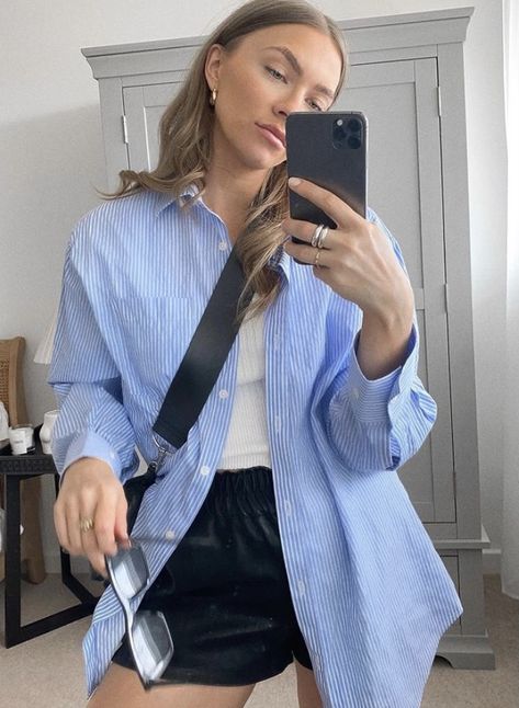 Sky Blue Tshirt Outfit, Daily Outfit Inspiration, London Outfit, Causual Outfits, Street Style Chic, Casual Work Outfits, Basic Outfits, Spring Summer Outfits, Minimal Fashion