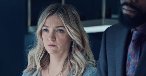 ‘The Bear’ Star Abby Elliott Studied Up for Her Role as Restaurant Manager Abby Elliott, Restaurant Manager, Allen White, Jeremy Allen White, Restaurant Management, Pasadena California, Opening Night, The Bear, A Restaurant