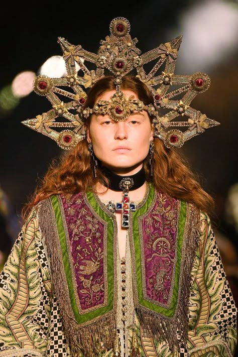 Gucci Cruise, Fantasy Costumes, Fashion Project, Alessandro Michele, Head Piece, Headband Styles, Vogue Fashion, Fashion Pictures, Costume Design