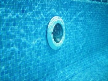 9 Types of Pool Lights: Choose the Right Light for Your Pool Lights For Pool, Swimming Pool Underwater, Pool Underwater, Pool White, Underwater Pool Light, Pool Lighting, Underwater Led Lights, Underwater Light, Led Pool Lighting