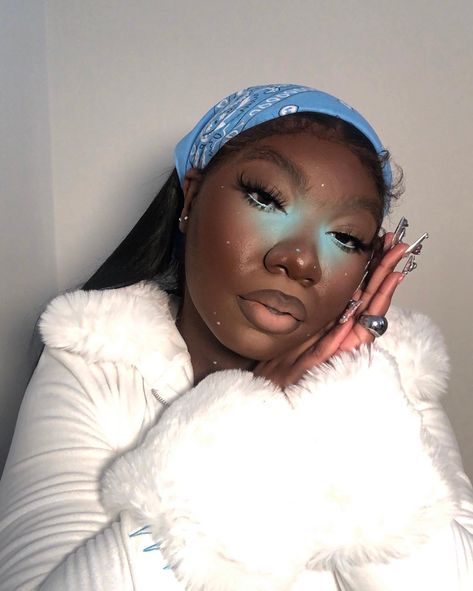 Bright Under Eye Makeup Black Women, Colored Eyebrows Makeup, Bright Colorful Eye Makeup, Creative Face Makeup, Aura Makeup, Blue Makeup Ideas, Colored Eyeshadow, Under Eye Makeup, Makeup For Black Skin