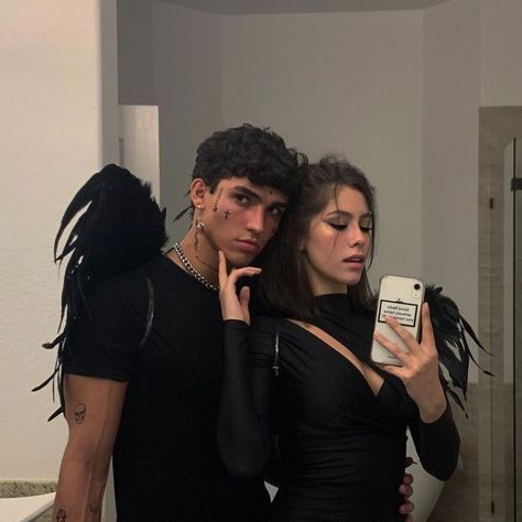 Halloween Costume Couple, Hot Halloween Outfits, Couples Halloween Outfits, Cute Couple Halloween Costumes, Angel Costume, Halloween Costume Outfits, Halloween Costumes For Couples, Halloween Inspo, Fantasias Halloween