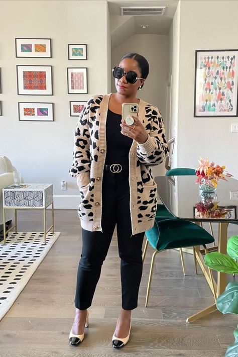 Leopard Print Pants Outfit Work Wear, Chic Office Attire, Long Cardigan Office Outfit, Business Casual Sweaters, Fall Outfit Business Casual, Business Casual Outfits Cardigan, Leopard Cardigan Outfit Fall, Office Cardigan Outfit, Friday Work Outfit Fall