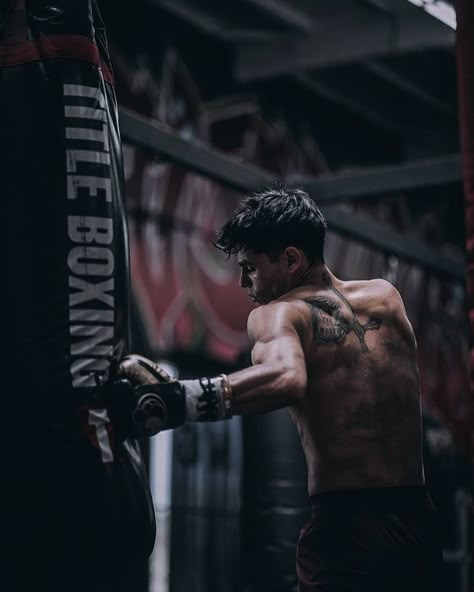 Workout Routines For Men, Creighton King, Boxer Workout, God Of Pain, Martial Arts Photography, Boxer Aesthetic, Ryan Garcia, Boxing Training Workout, Gym Photoshoot