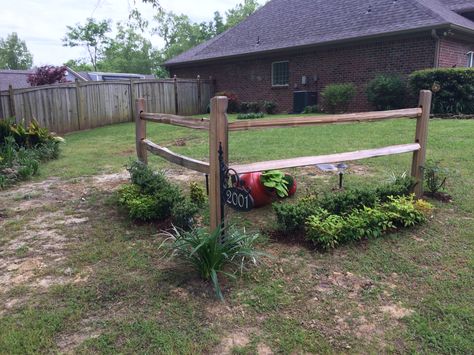 Accent corner split rail fence. Split Rail Fence Garden Ideas, Landscape Around Split Rail Fence, Split Rail Corner Fence Ideas, Split Rail Fence Corner, Split Rail Fence Wildflowers, Corner Landscaping, Privacy Fence Landscaping, Split Rail Fence, Country Fences