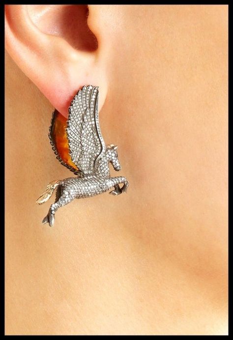 On an ear: Pegasus earrings by Sevan Bıçakçı: oxidized silver with 5.29 carats of black and white diamonds and rose gold accents. The wings open to reveal an interior of 24 karat gold. Via Diamonds in the Library. Living In The Jungle, Sevan Bicakci, Victorian Style Jewelry, Horse Earrings, Horse Jewelry, Sterling Silver Jewelry Handmade, Work Jewelry, Silver Jewelry Handmade, Animal Jewelry